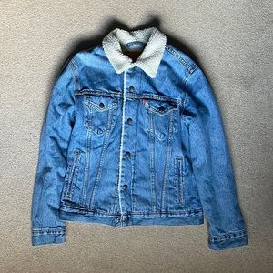 Levi's size: small blue denim sherpa lined trucker jacket